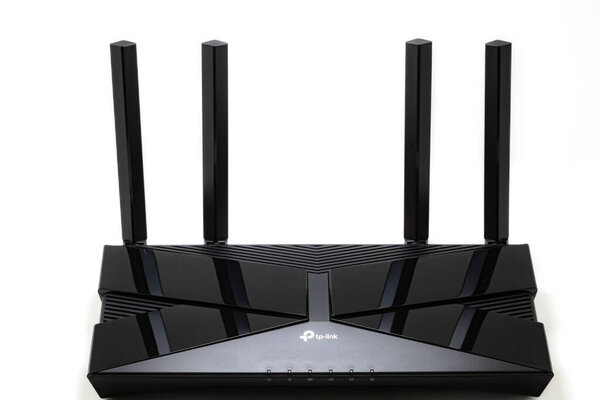 Львов, Украина - 16 августа 2024 года: TP-Link AX3000 Dual Band Gigabit Wi-Fi 6 Router