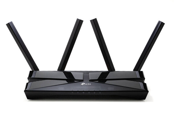 Львов, Украина - 16 августа 2024 года: TP-Link AX3000 Dual Band Gigabit Wi-Fi 6 Router