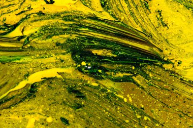 Tasarım amacı için sarı ve siyah sıvı boya dokulu arkaplan