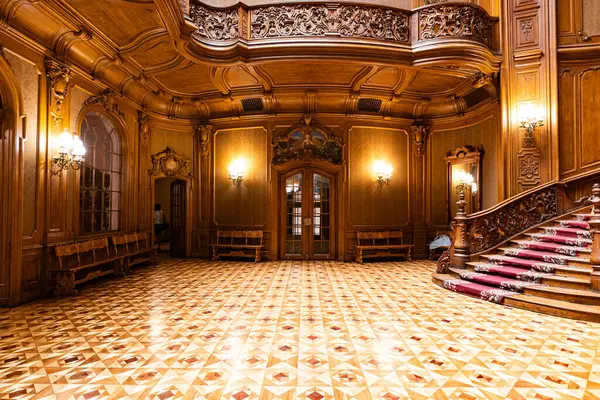 Lviv, Ukrayna - 22 Ağustos 2024: Lviv Bilim Adamları Evi (eski soylu kumarhane))