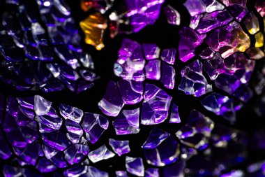 mavi ve sarı çatlamış cam mozaik desenli arkaplan tasarım amacı için