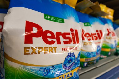 Lviv, Ukrayna - 26 Ağustos 2024: Persil Uzman Tazeliği Derin Temizlik Tozu