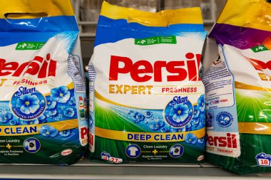 Lviv, Ukrayna - 26 Ağustos 2024: Persil Uzman Tazeliği Derin Temizlik Tozu
