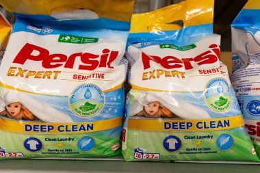 Lviv, Ukrayna - 26 Ağustos 2024: Persil Uzmanı Hassas Derin Temizlik Tozu