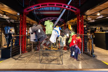 Lviv, Ukrayna - 27 Ağustos 2024: Aviatsiya Halychyny mağazasının içi