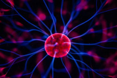 Plazma lambası ve küreye yakın çekim