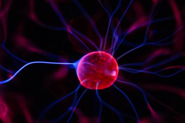 Plazma lambası ve küreye yakın çekim