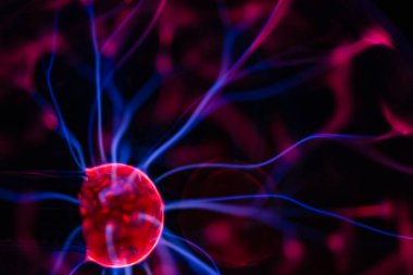 Plazma lambası ve küreye yakın çekim