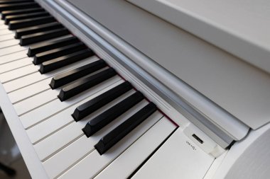 Tasarım amacı için siyah beyaz piyano klavyesini kapat