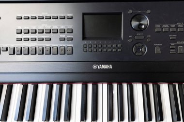 Lviv, Ukrayna - 31 Ağustos 2024: Yamaha Klavyesinin Kapanışı