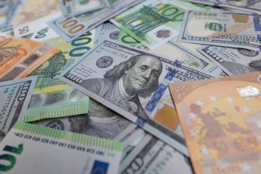 Tasarım amacı için ABD doları ve euro banknotları