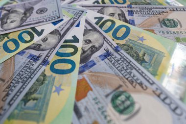 Tasarım amaçlı 100 dolar ve 100 avroluk banknotlar