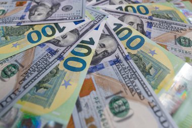 Tasarım amaçlı 100 dolar ve 100 avroluk banknotlar