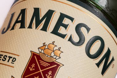 Dublin, İrlanda - 27 Ağustos 2024 Jameson İrlanda viskisi. Yeni Jameson Orijinal etiket