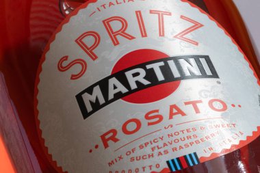 Lviv, Ukrayna - 17 Eylül 2024: Martini Spritz Rosato Biberonu