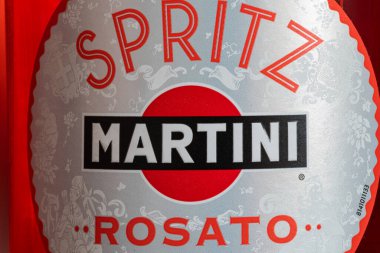 Lviv, Ukrayna - 17 Eylül 2024: Martini Spritz Rosato Biberonu