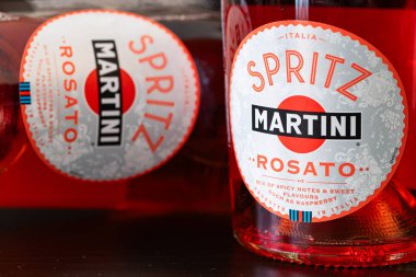 Lviv, Ukrayna - 17 Eylül 2024: Martini Spritz Rosato Biberonu