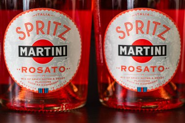 Lviv, Ukrayna - 17 Eylül 2024: Martini Spritz Rosato Biberonu