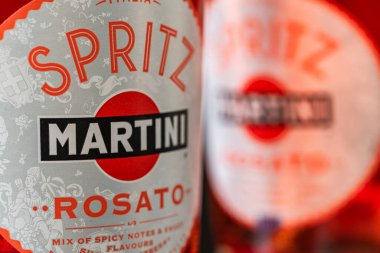 Lviv, Ukrayna - 17 Eylül 2024: Martini Spritz Rosato Biberonu