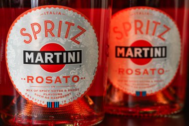 Lviv, Ukrayna - 17 Eylül 2024: Martini Spritz Rosato Biberonu