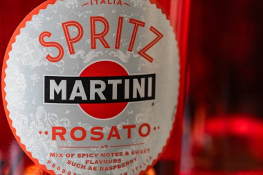 Lviv, Ukrayna - 17 Eylül 2024: Martini Spritz Rosato Biberonu