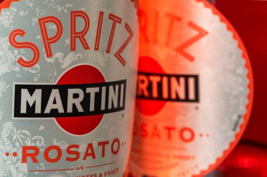 Lviv, Ukrayna - 17 Eylül 2024: Martini Spritz Rosato Biberonu