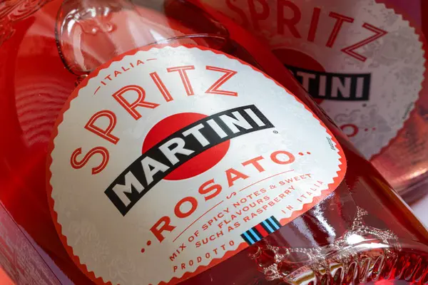 Lviv, Ukrayna - 17 Eylül 2024: Martini Spritz Rosato Biberonu