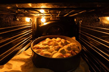 Tasarım amaçlı ev yapımı elmalı pastayı kapat.