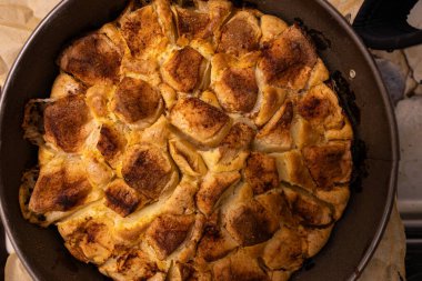 Tasarım amaçlı ev yapımı elmalı pastayı kapat.