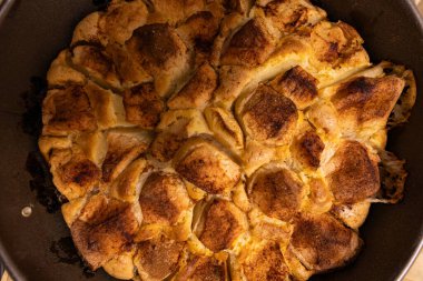 Tasarım amaçlı ev yapımı elmalı pastayı kapat.