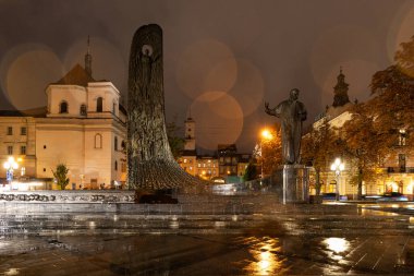 Lviv, Ukrayna - 14 Eylül 2024: Ukraynalı ünlü şair ve ressam Taras Shevchenko 'nun Anıtı