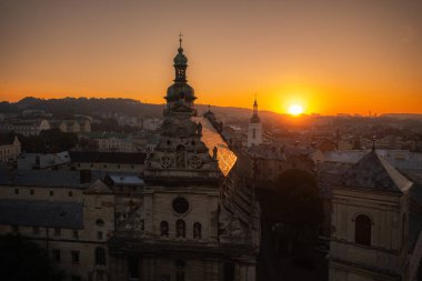 Lviv, Ukrayna - 12 Eylül 2020: İHA 'dan Lviv' e panoramik hava görüntüsü