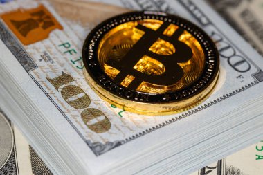 Tasarım amacı için 100 dolarlık arkaplanda Bitcoin
