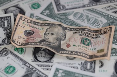 Buruşuk 10 dolarlık banknot tasarım amaçlı.