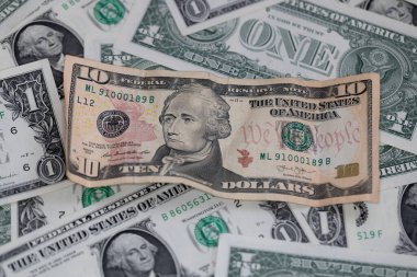 Buruşuk 10 dolarlık banknot tasarım amaçlı.