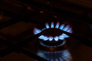 Tasarım amaçlı mavi bir alev ile gaz yakıcı