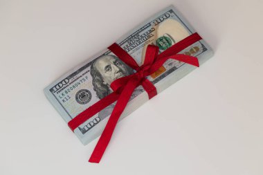 Tasarım amaçlı fiyonklu 100 dolarlık banknotlar