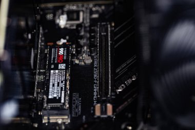Lviv, Ukrayna - 30 Ekim 2024: Samsung SSD 990 PRO 4.0 NVME M.2
