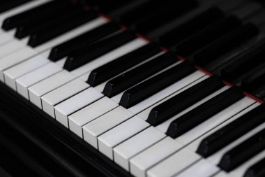 Tasarım amacı için siyah beyaz piyano klavyesini kapat