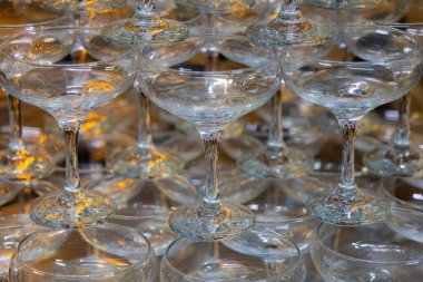 Şampanya kadehleri kulesi tasarım amaçlı.