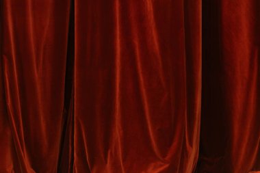 Dizayn amacıyla tiyatro arka planında kırmızı perde