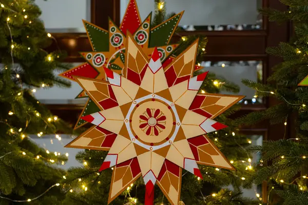 Tasarım amaçlı Ukrayna ulusal Noel yıldızı süslemesi
