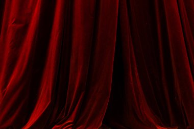 Dizayn amacıyla tiyatro arka planında kırmızı perde