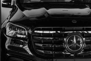 Lviv, Ukrayna - 26 Kasım 2024: Mercedes-Benz otomobili