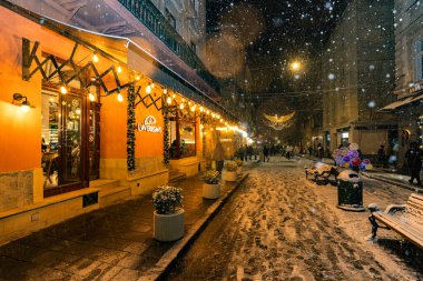 Lviv, Ukrayna - 10 Aralık 2024: Lviv Croissants Lokantası, Lviv