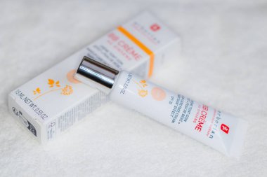 Lviv, Ukrayna - 12 Aralık 2024: Erborian BB Kremi - Makyaj Kremi Bebek Cildi Etkisi