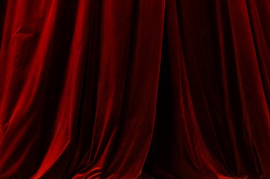 Dizayn amacıyla tiyatro arka planında kırmızı perde