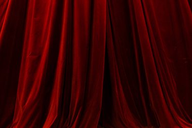 Dizayn amacıyla tiyatro arka planında kırmızı perde