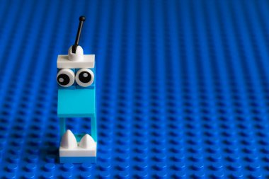 Lviv, Ukrayna - 29 Aralık 2024: LEGO Klasik Yaratıcı Canavarlar Oyuncak Seti