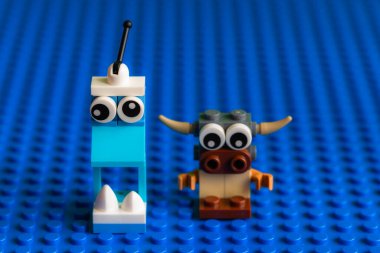 Lviv, Ukrayna - 29 Aralık 2024: LEGO Klasik Yaratıcı Canavarlar Oyuncak Seti